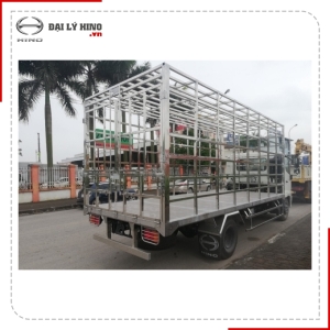 XE CHỞ GIA CẦM 5.5 TẤN HINO FC9JLTC - 5 TẦNG